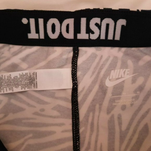 NIKE Leg-A-See Printed Leggings Pants Blk White M - Picture 3 of 9
